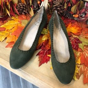 NEW Jack Rogers Ellie Suede Flats, Size 7, Olive